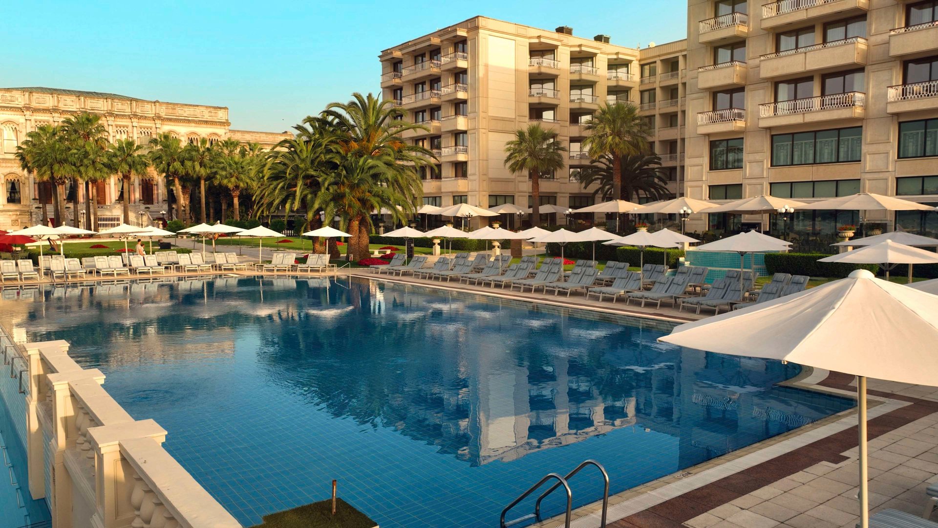 Boğaz Manzaralı Açık Havuz